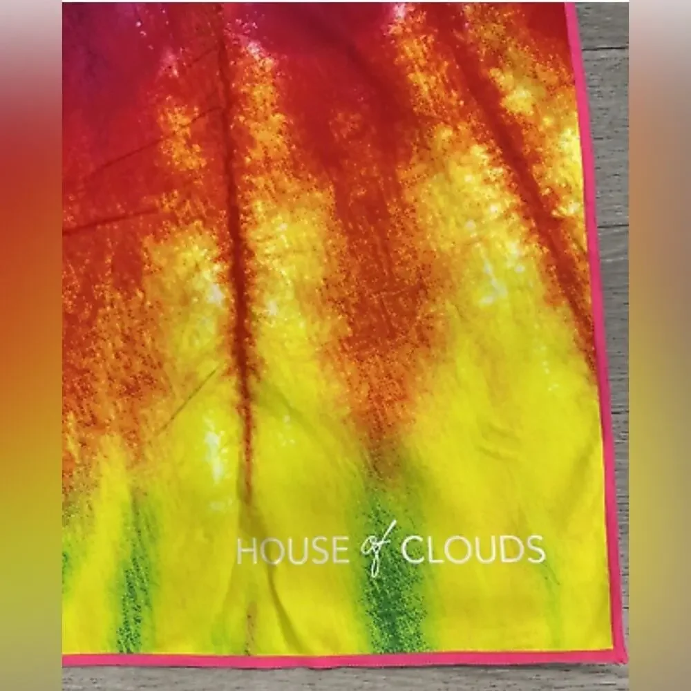 NWT! House of Clouds Tie Dye Sand Free Microfiber Beach Towel